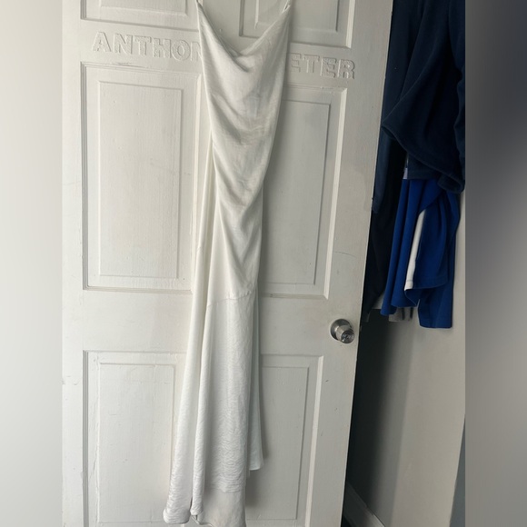 Aisle Dress in White - Elliatt - Picture 3 of 8